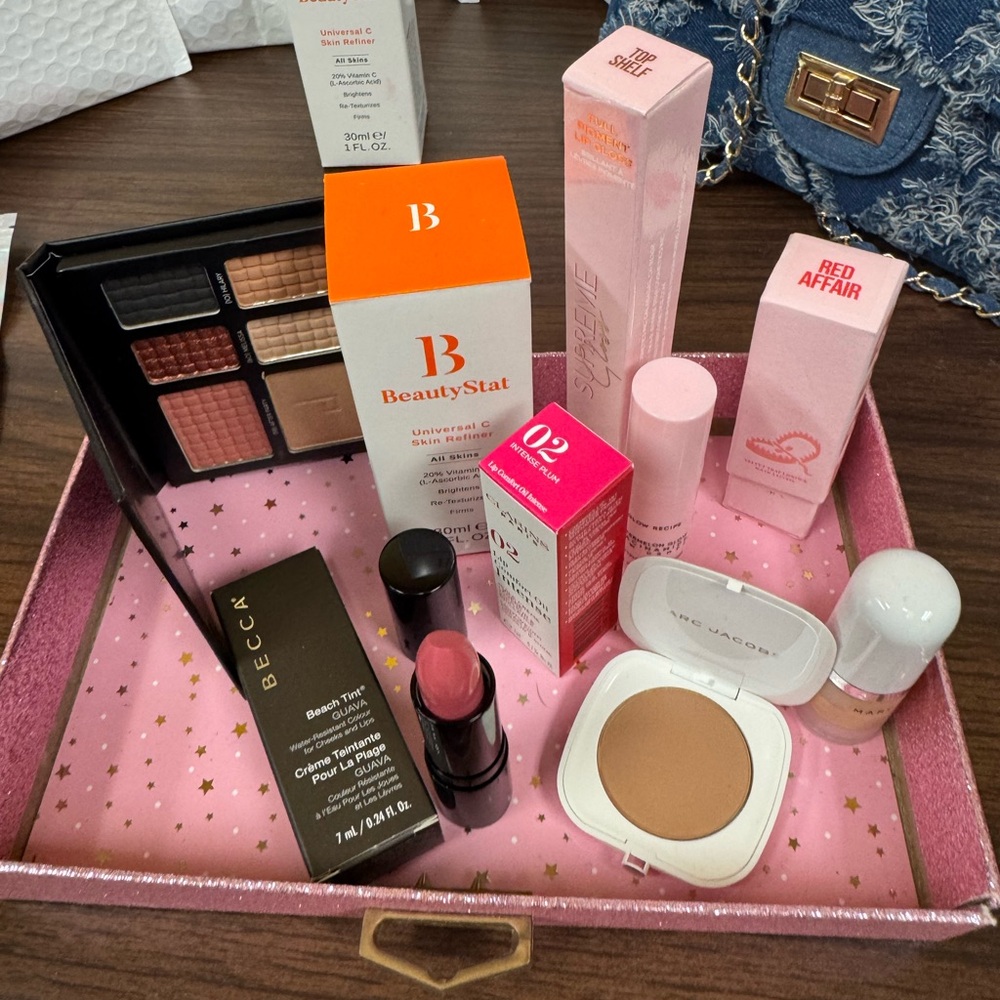 Gina’s glam makeup bundles - Picture 3 of 10
